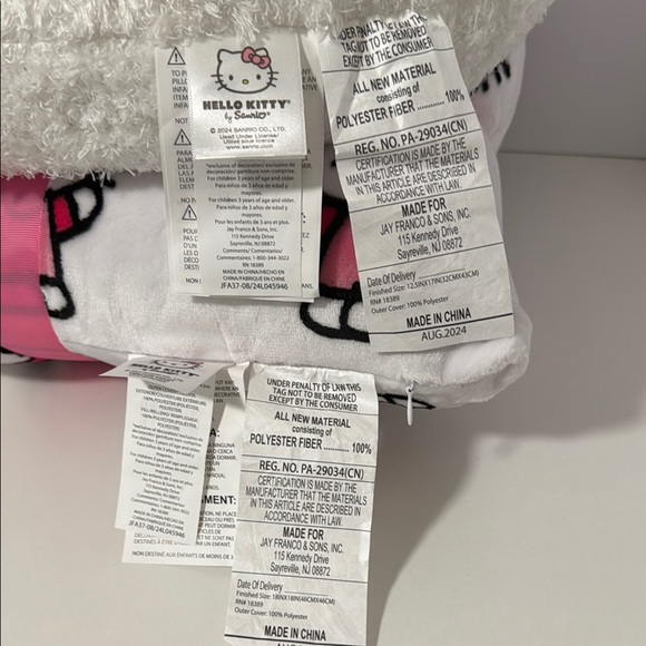 New Hello Kitty 2 Pack Decorative Pillows. - Picture 10 of 14